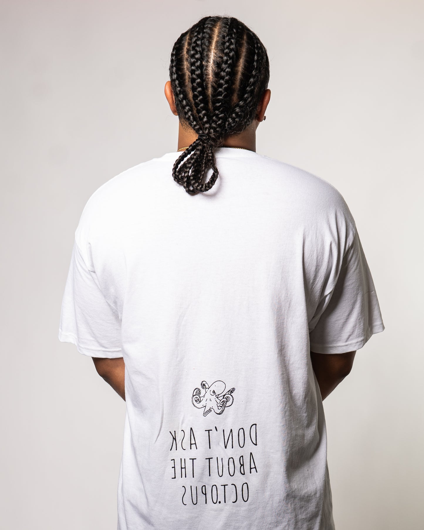 DAATO WHITE TEE BLACK OCTOPUS